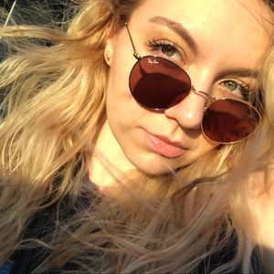 Meet your Posher, Brooke